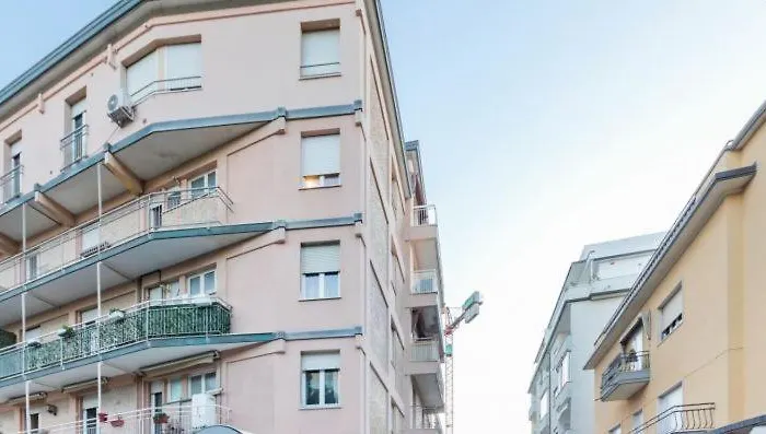 Liz شقة ريميني